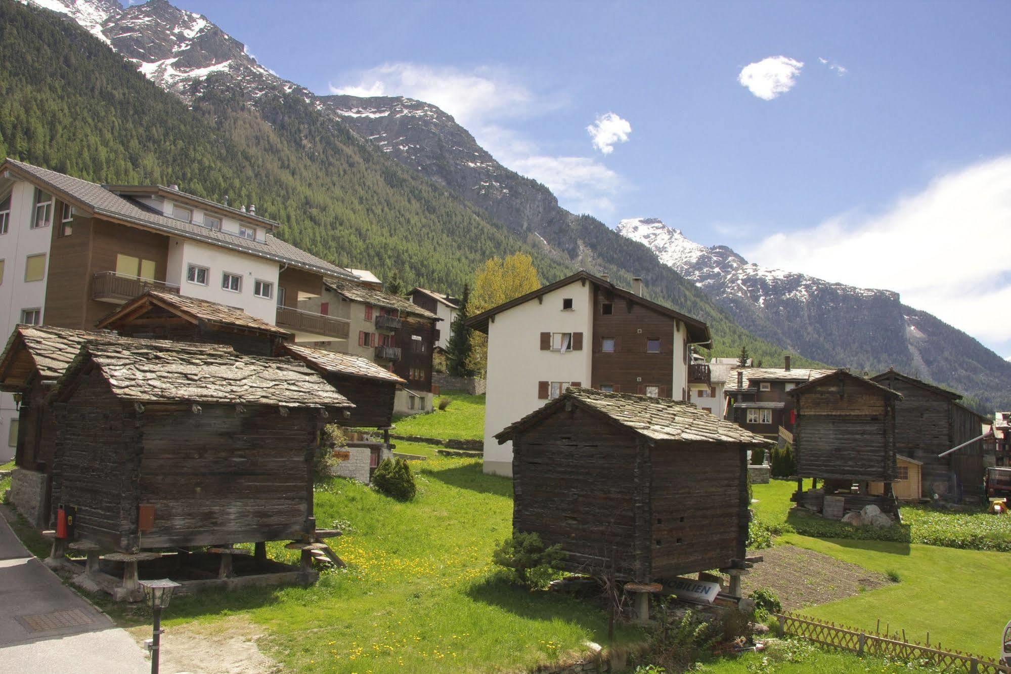 Hotel Walliserkanne Grächen Exteriör bild